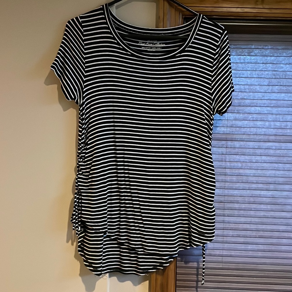 🟢$1 add-on item🟢 Hollister shirt XS